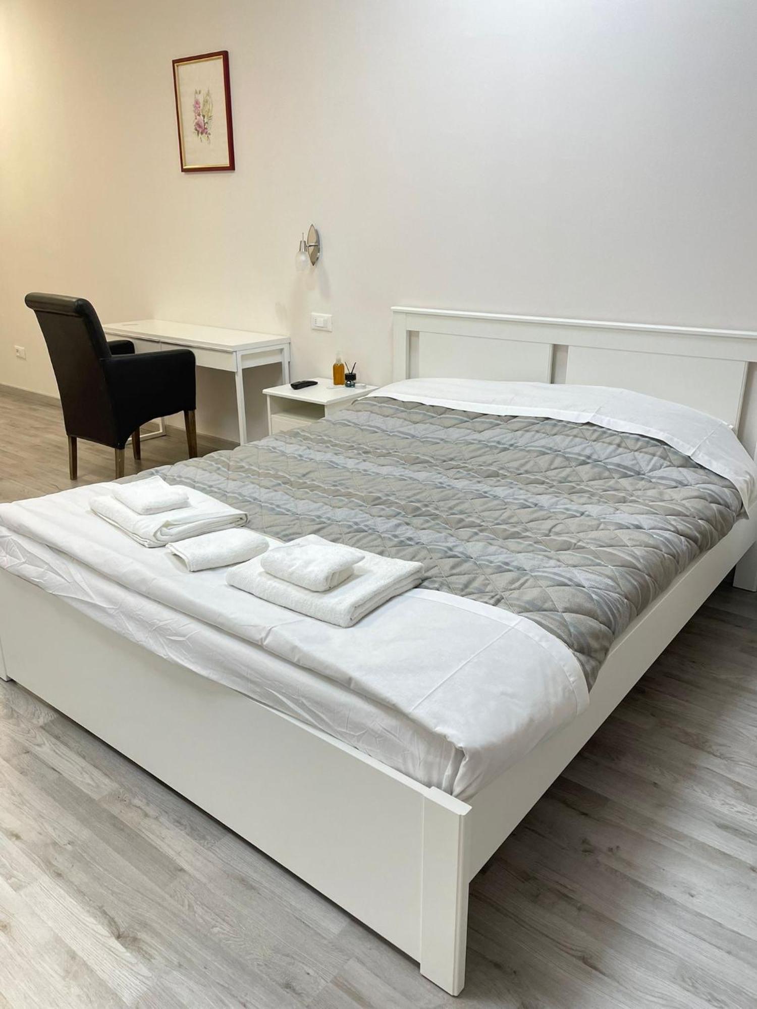 Loft Office 17 Hotel คาสเตล มักจิโอเร ภายนอก รูปภาพ
